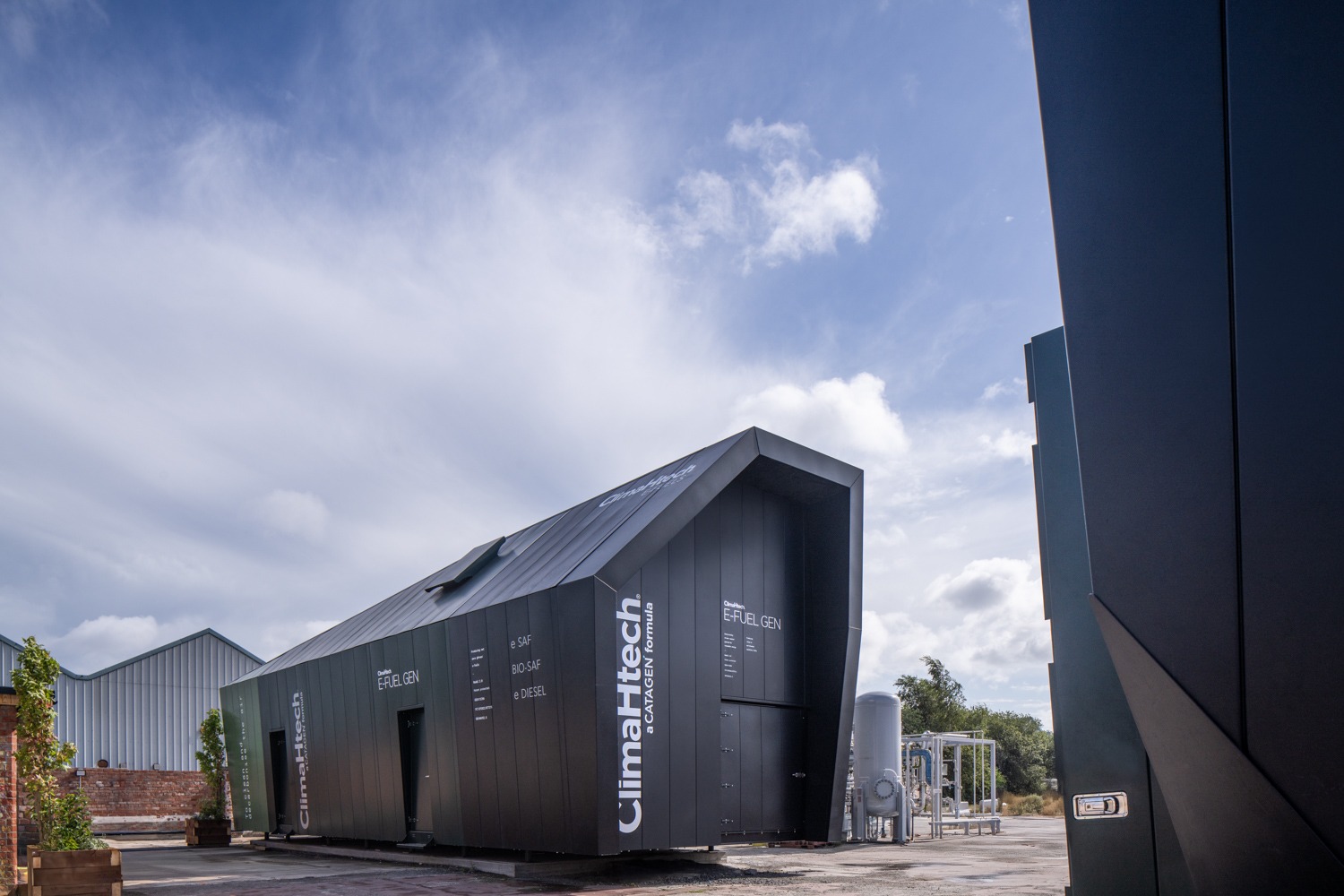 Photograph of CATAGEN’s E-FUEL GEN technology, ClimaHtech Green Flight’s modular, electrically driven reactor for decentralised Sustainable Aviation Fuel (SAF) production.